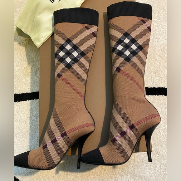 *NWT* Burberry Dolman Check Boots in Birch Brown Sz 36U/6B - Picture 2 of 6